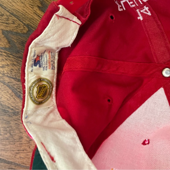 Red Fleury Embroidered Cap - Picture 5 of 5